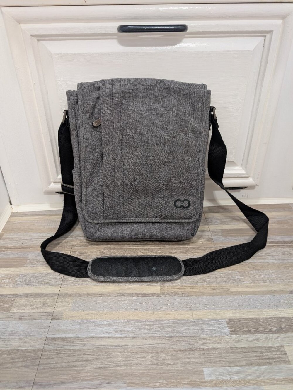 CaseCrown Campus North vertical messenger bag Grey